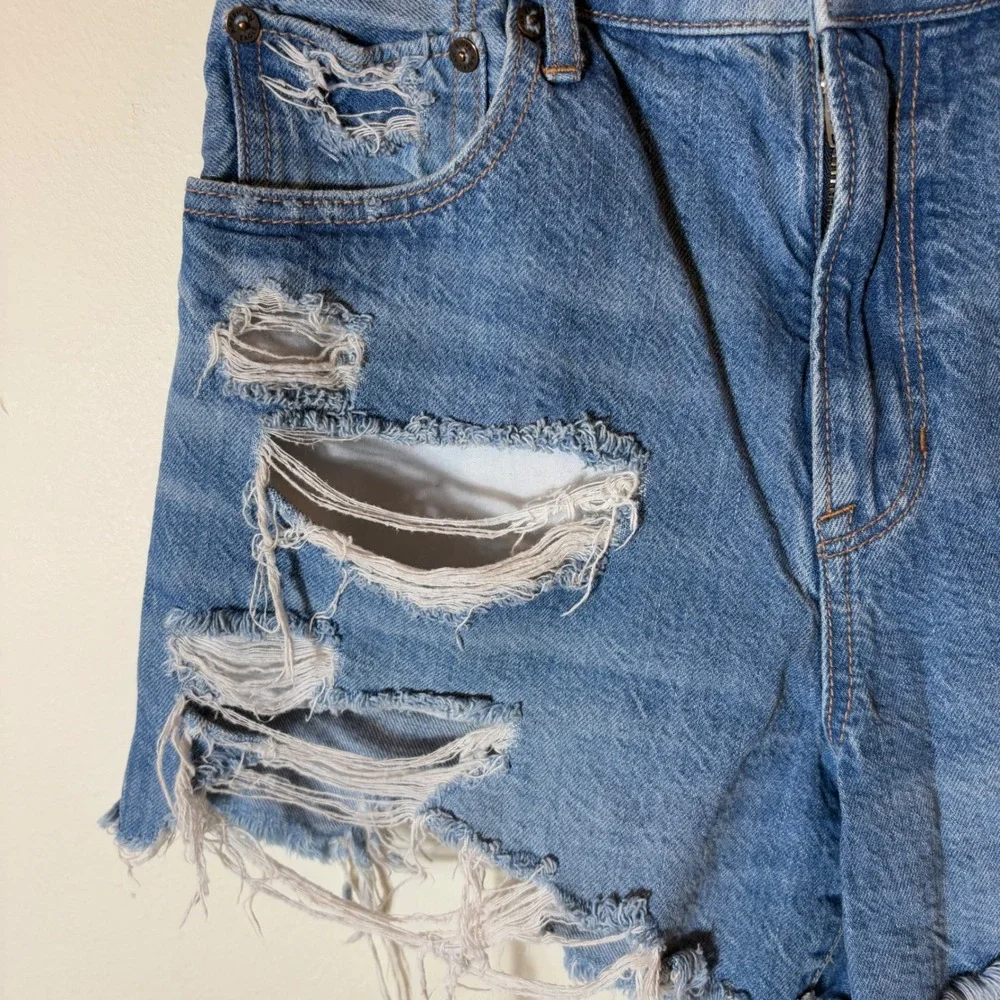 American Eagle Highest Rise Boyfriend Denim Shorts‎ Distressed Size 2